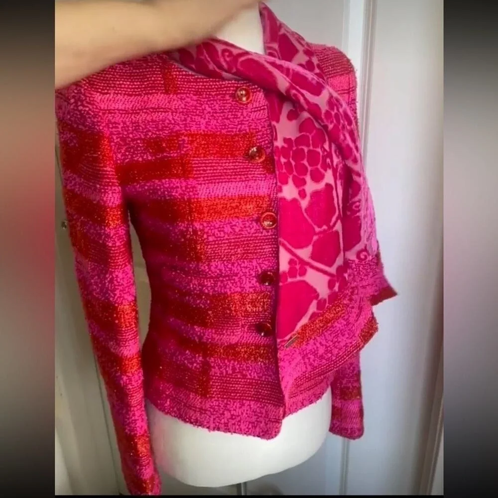 CHANEL Hot Pink Orange Gold Metallic Thread tweed Cropped Jacket 2001 C Size 34
